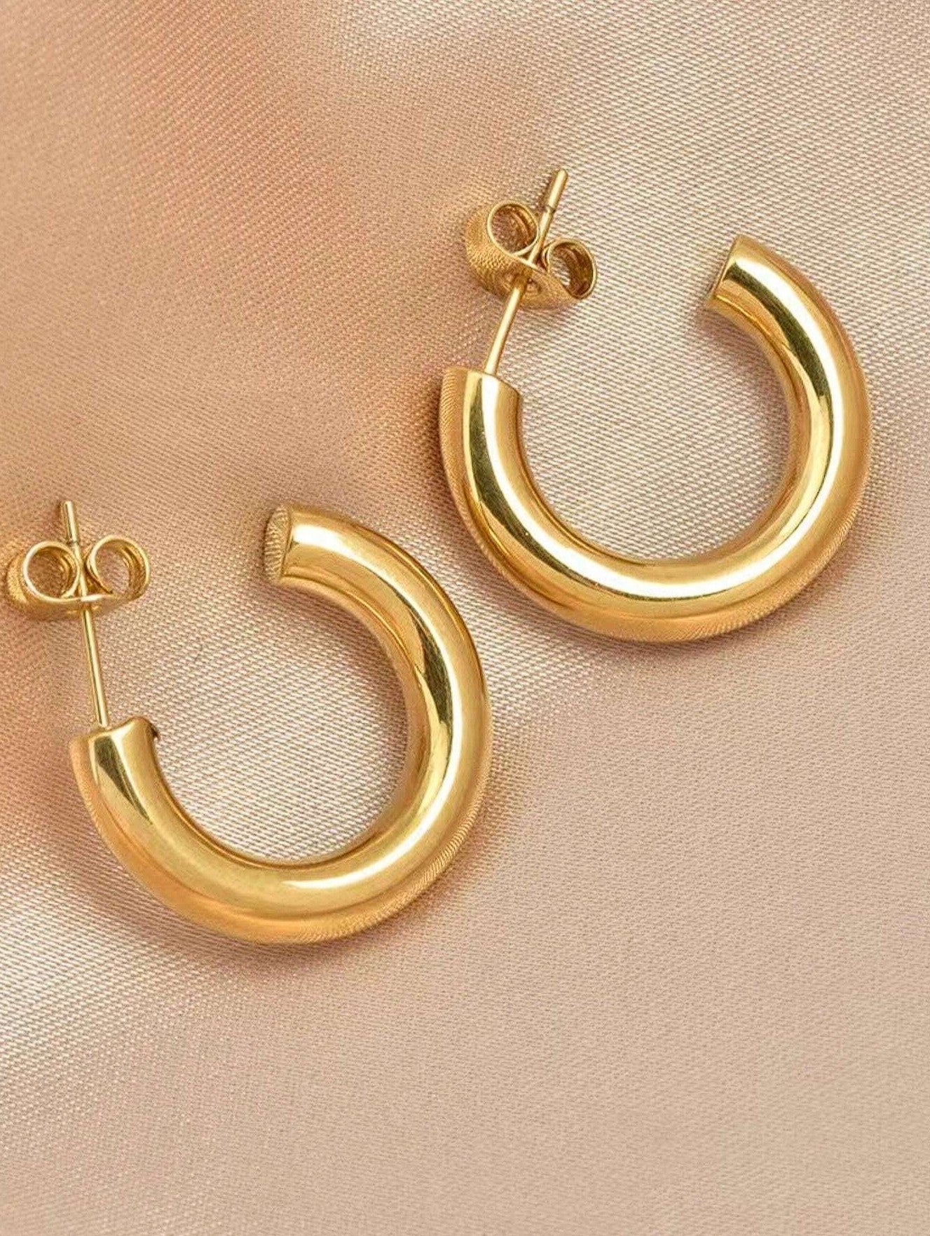 Minji Lightweight Gold Earrings