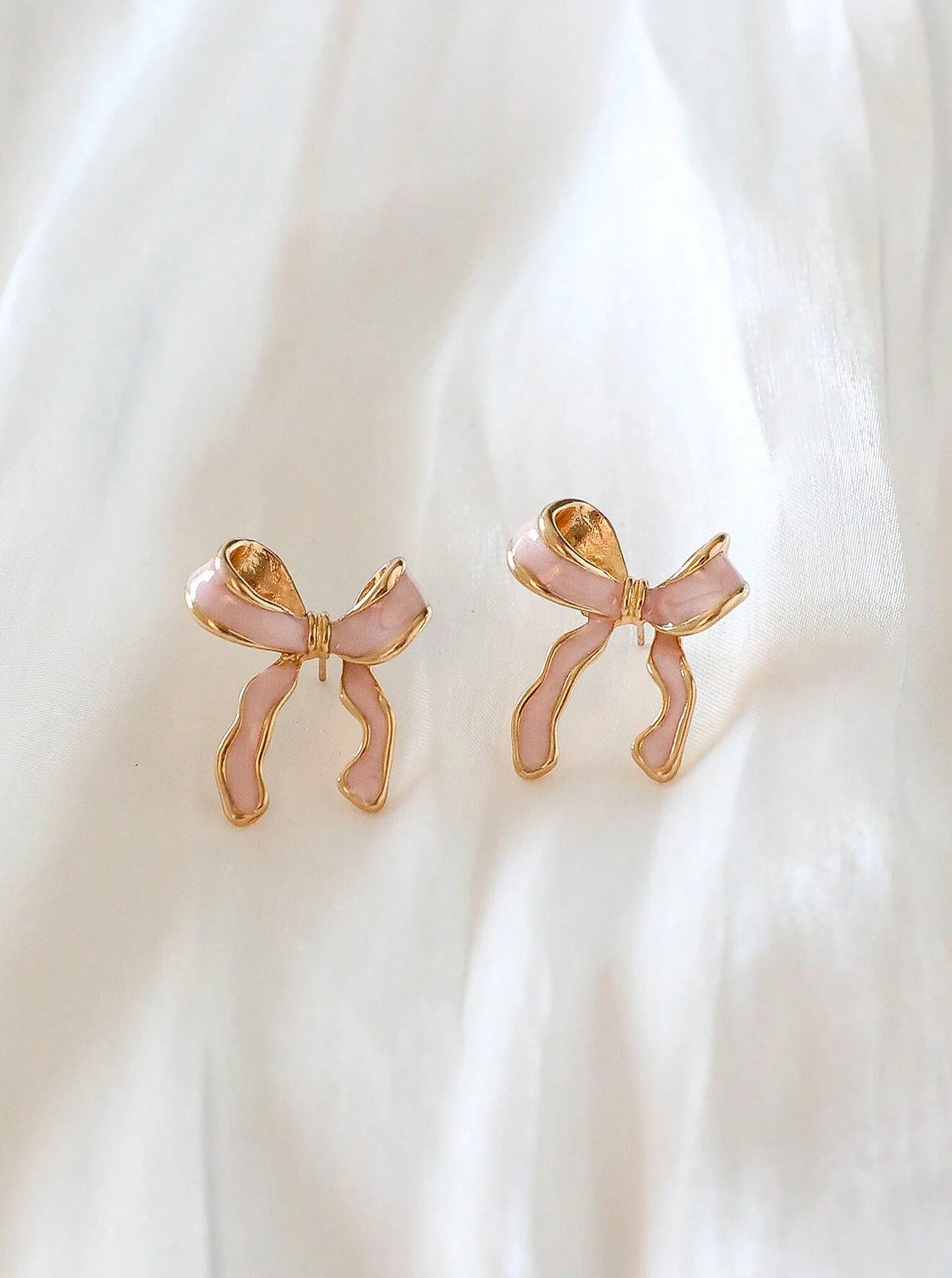 Bow Gold Earrings in Pink